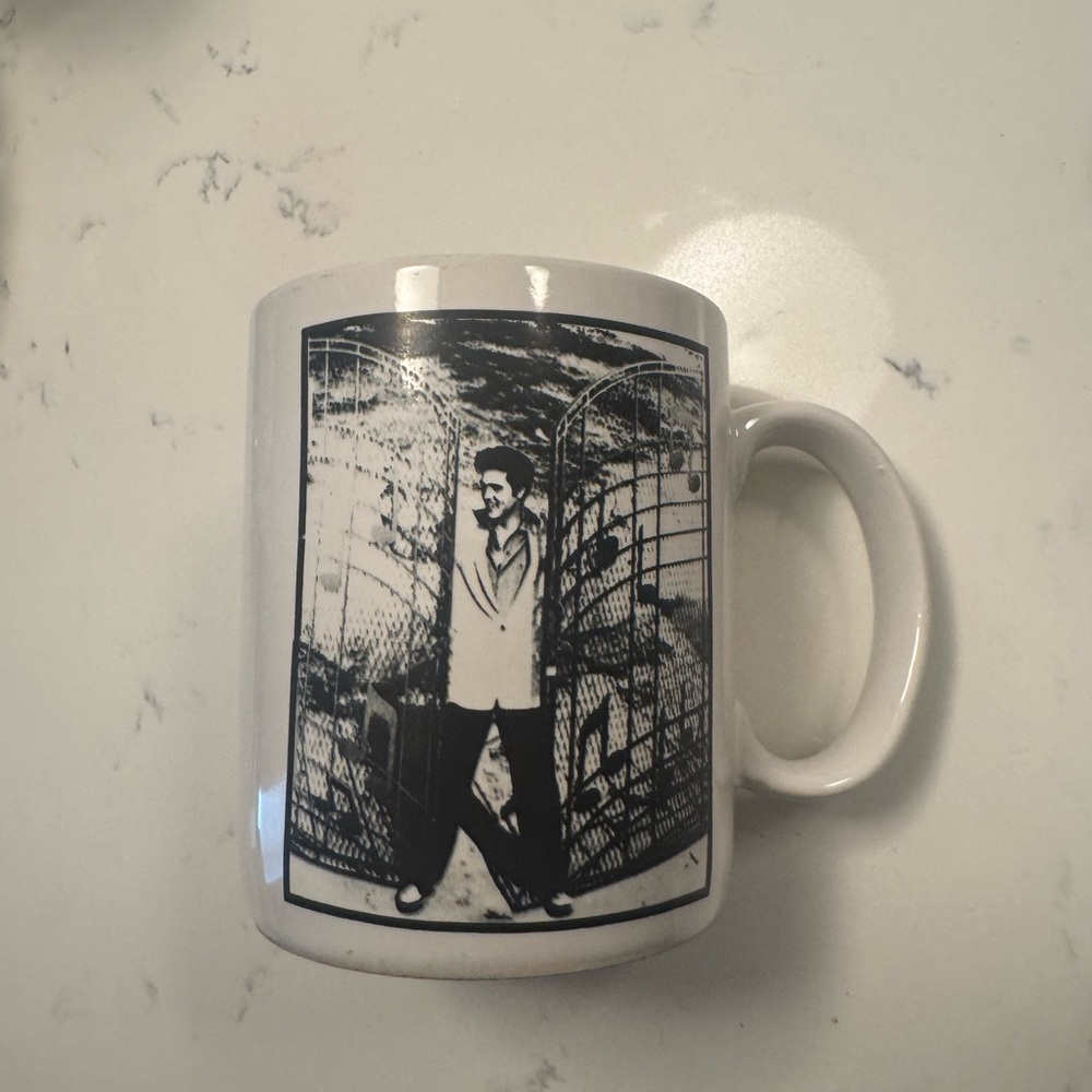 Elvis Presley Between The Gates Of Graceland Ceramic Coffee/Tea Mug Collectible